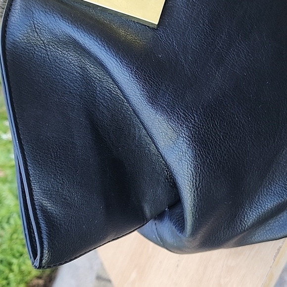 Neiman Marcus Black Handbag with Snakeskin embossed handles - Picture 9 of 15